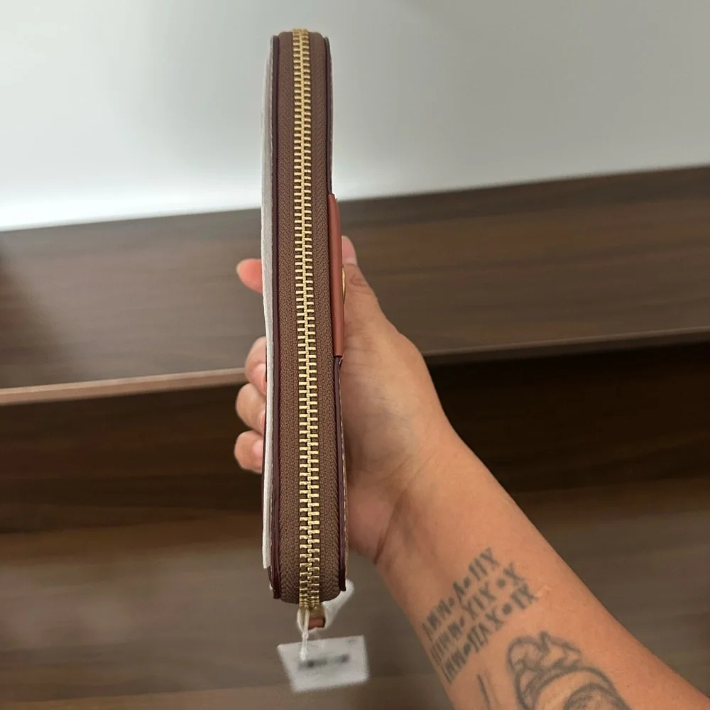 Coach Essential Slim Wallet
